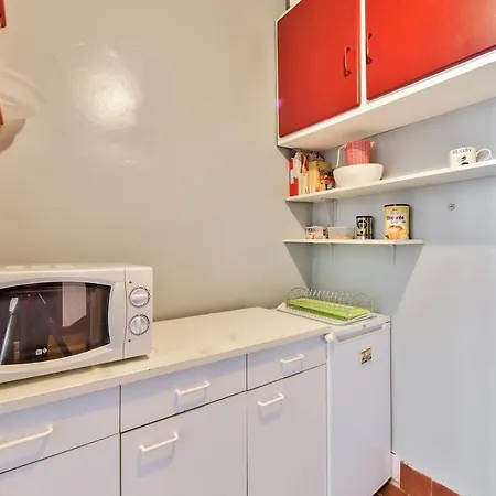 Charming T1 For 2 People Near Parc Monceau *